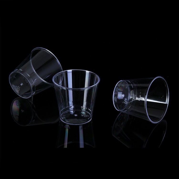 Gobelet en plastique jetable